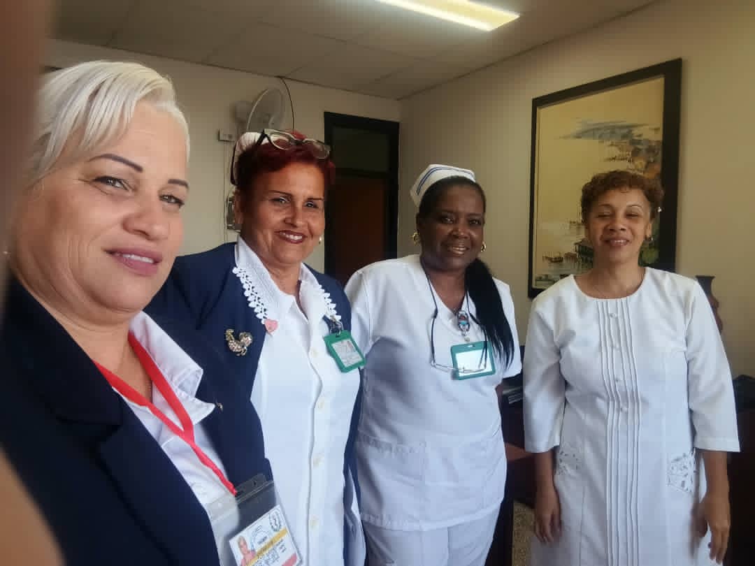 MINSAPCuba's tweet photo. 🇨🇺🏥 La enfermería cubana: entrega, resiliencia y humanismo a favor de la vida

🗣️ La enfermería en Cuba se distingue por su entrega profesional, resiliencia y profundo humanismo. Así lo afirmó  @RCCarracedo75, jefe del Departamento Nacional de Enfermería del Ministerio de Salud https://t.co/wTHVIjzx3o