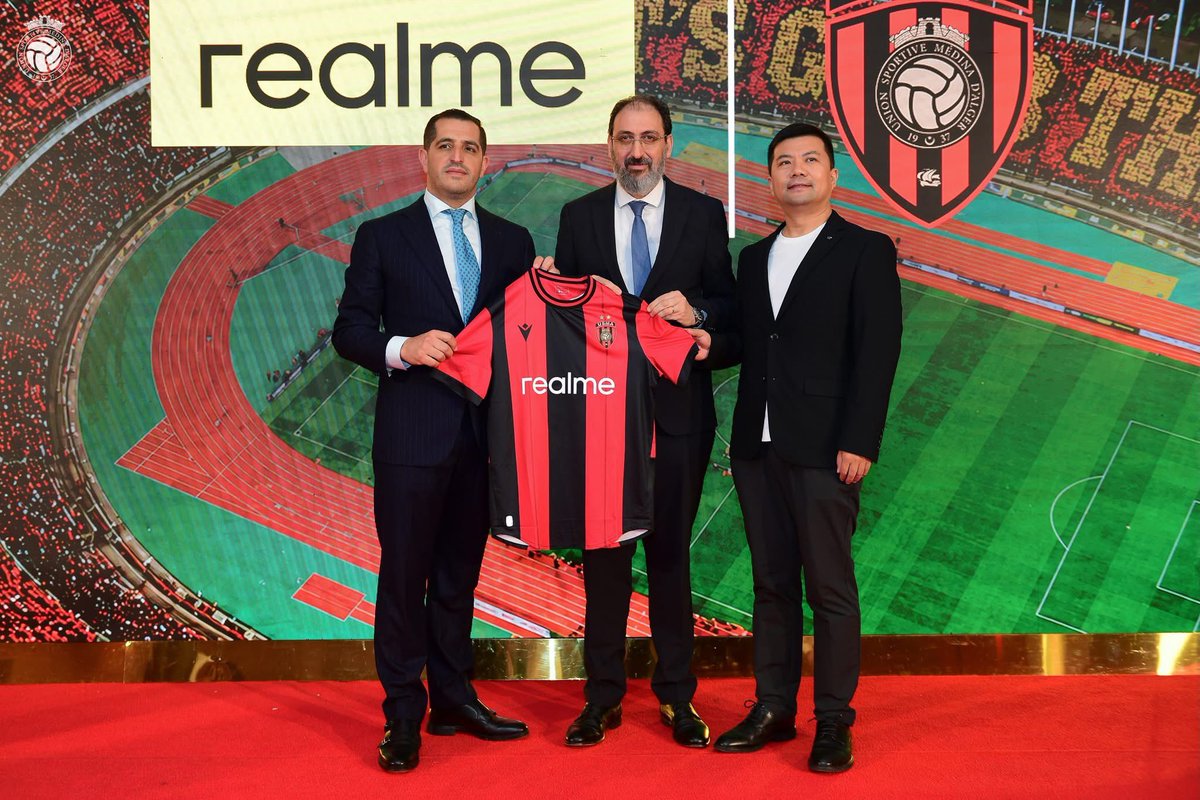 AlgerianBrief's tweet photo. مراسم توقيع عقد الشراكة بين اتحاد العاصمة و الشركة الصينية realme الرائدة لتصنيع الهواتف الذكية والإلكترونيات الاستهلاكية.
#ABSPORT https://t.co/v3CijxL9wD