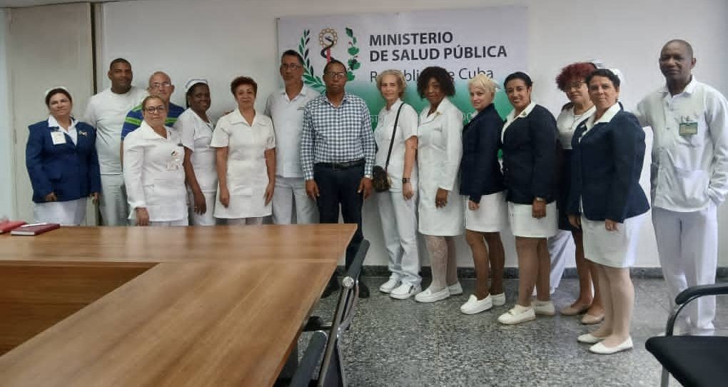 MINSAPCuba's tweet photo. 🇨🇺🏥 La enfermería cubana: entrega, resiliencia y humanismo a favor de la vida

🗣️ La enfermería en Cuba se distingue por su entrega profesional, resiliencia y profundo humanismo. Así lo afirmó  @RCCarracedo75, jefe del Departamento Nacional de Enfermería del Ministerio de Salud https://t.co/wTHVIjzx3o