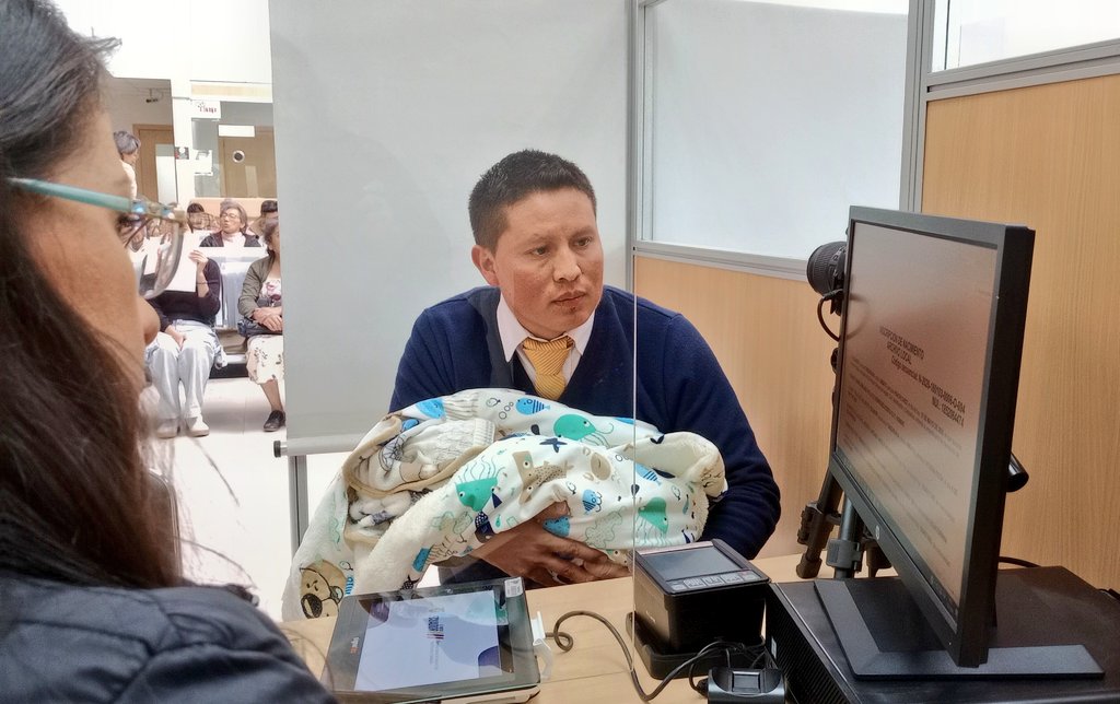 RCivil_Zona3's tweet photo. 👶 En #Tungurahua, Emiliano fue inscrito por su padre💜 en la agencia Ambato, garantizando así su derecho a una identidad y a un futuro con más oportunidades. 🪪

Cada inscripción representa el inicio de una historia y el acceso a derechos fundamentales para nuestros niños. 🇪🇨🤝 https://t.co/3ZLgl1QWwg