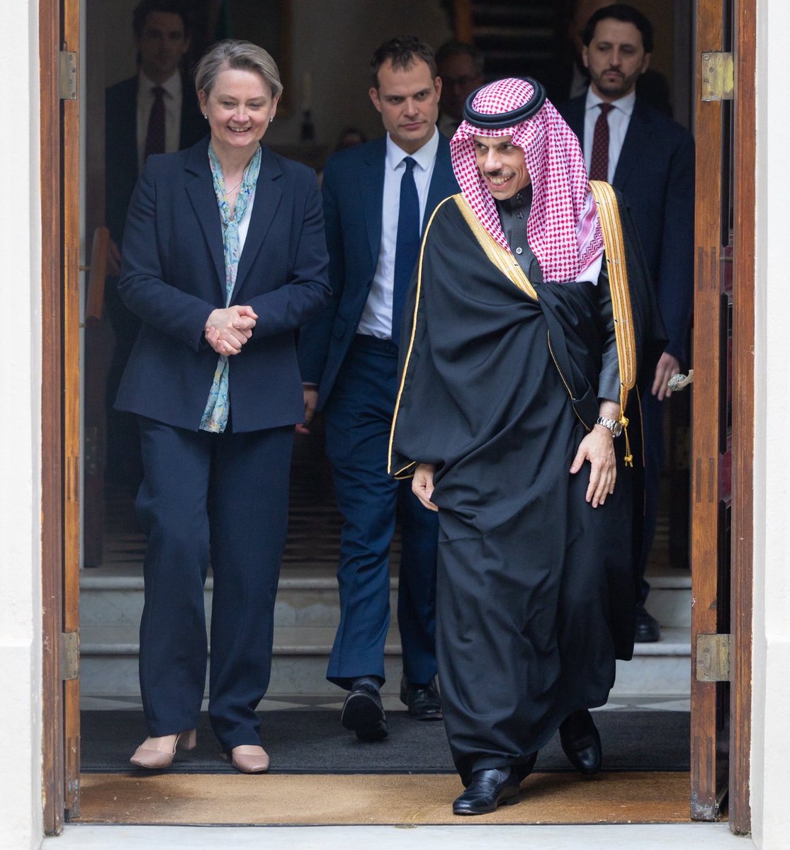 وزير الخارجية البريطاني يؤكد على حرية الملاحة في مضيق هرمز
