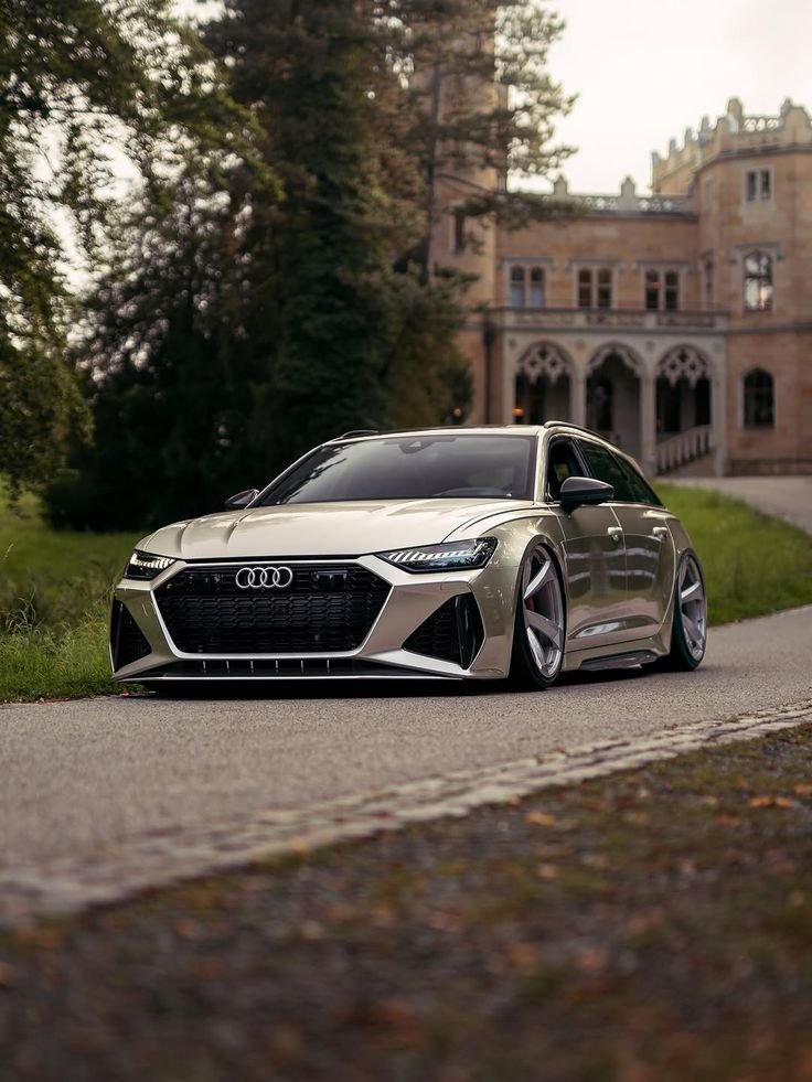 amplitude22's tweet photo. Modern royalty doesn't need a carriage when it has a twin-turbo V8. 🔥 https://t.co/d6qLJxg886