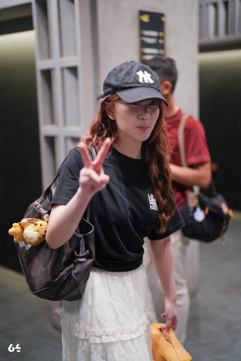 motoshi_64's tweet photo. 12.05.2026

@L_MarshaJKT48 after OFC event. https://t.co/R6Qn2XakOP