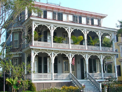 PATravelBlog's tweet photo. Beautiful Victorian Homes in Historic Cape May https://t.co/peisqsfZmf #CapeMay #NewJersey #Travel https://t.co/2wO4Z12Lq0