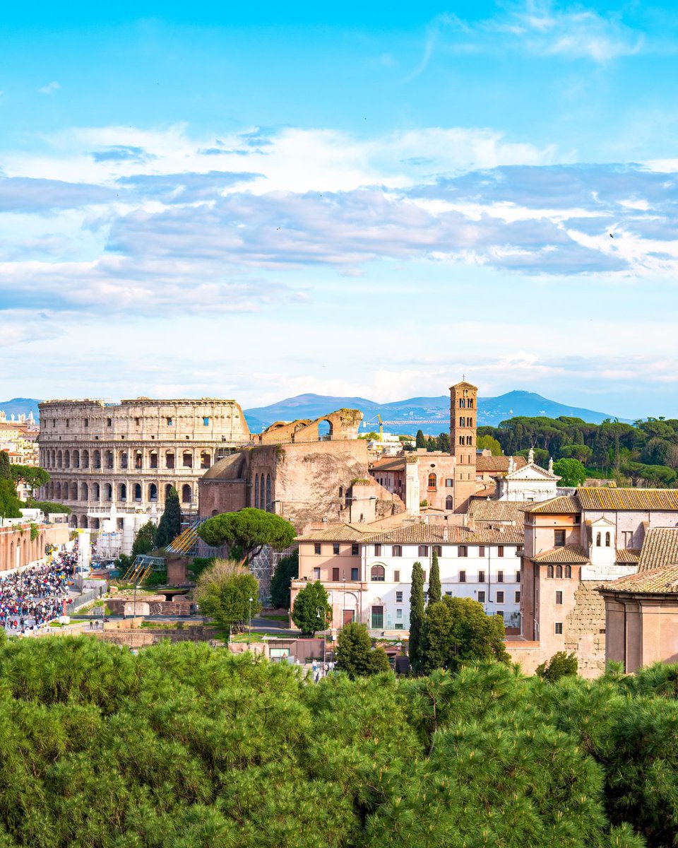WhoDreamInMiles's tweet photo. The Colosseum panorama, Colosseo, iconic amphitheatre Arena in the centre of the old town of Rome, Roma, just east of the Roman Forum. https://t.co/hHVXtk4sTI