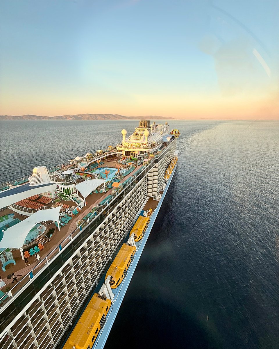 MyRoyalEurope's tweet photo. Golden Hour 🤝 Dominik’s camera

📍Odyssey of the Seas, sailing from Rome, Italy https://t.co/ki2Xbcnmw5