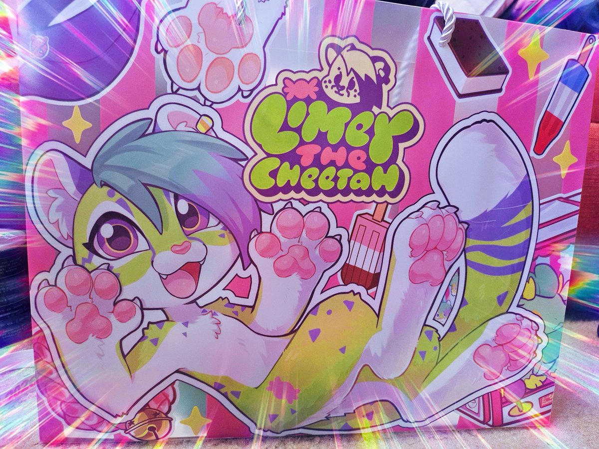 limeythecheetah's tweet photo. Did you know that I gave out 1,000 reusable Limey tote for free?! Do you get yours from my table?? 🥰💕✨ https://t.co/k5iqWEY2Eh