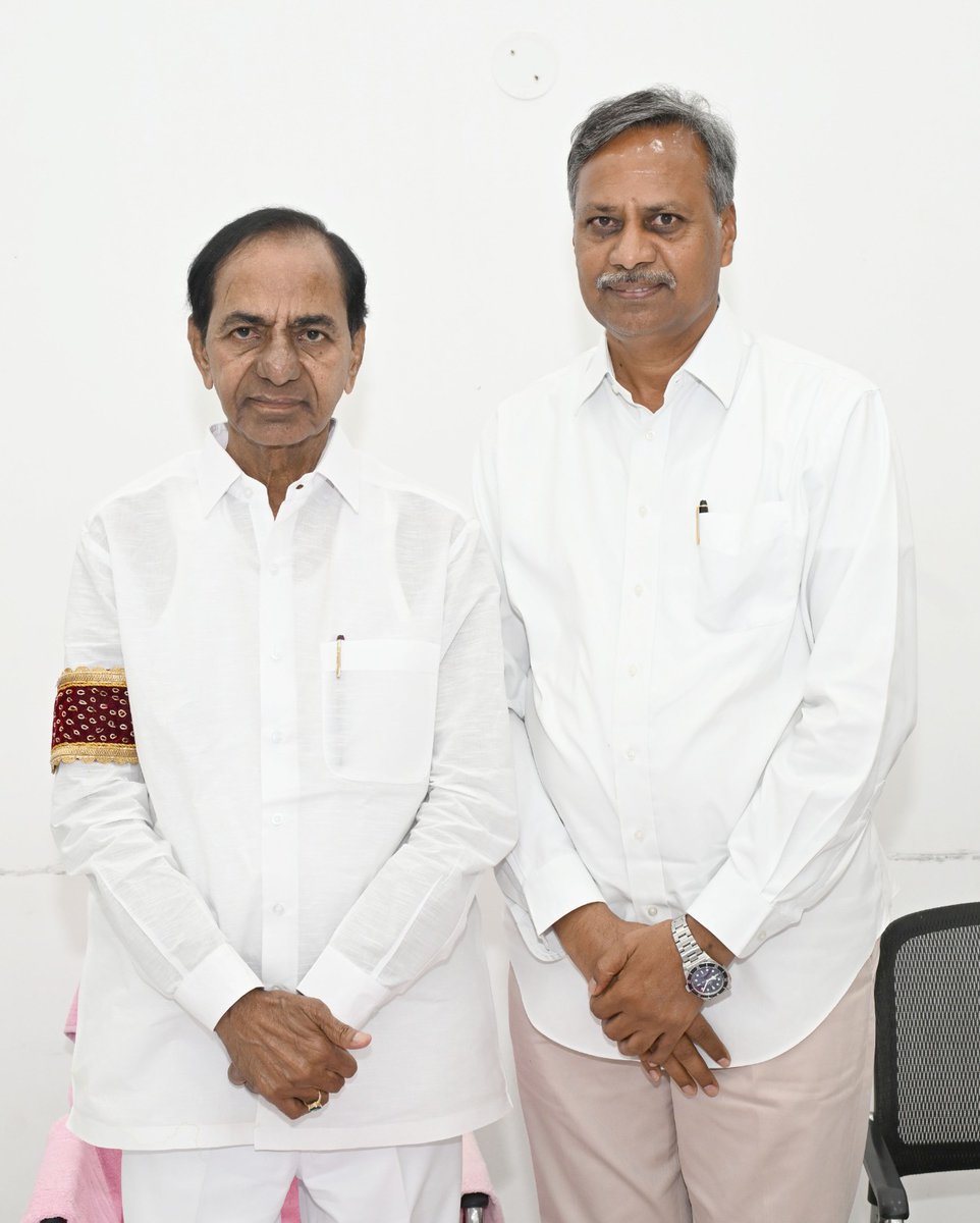 PRR_BRS's tweet photo. ఈరోజు బీఆర్ఎస్ అధినేత శ్రీ కేసీఆర్ గారి అధ్యక్షతన పార్టీ ప్రధాన కార్యదర్శుల సూదీర్ఘ సమావేశం అనంతరం కేసీఆర్ గారితో.. https://t.co/rctH7s9NCN