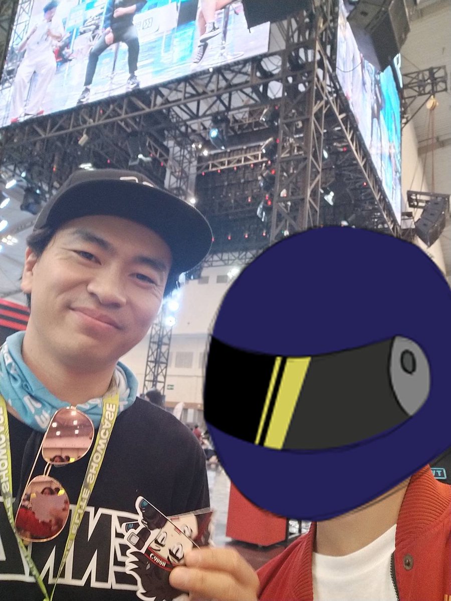 DamnFuu's tweet photo. Also I had the good chance to meet and get signed by Larry Chen himself 

Glad to meet the man who has taken amazing photography in car culture around the world https://t.co/V1o8OpArcl