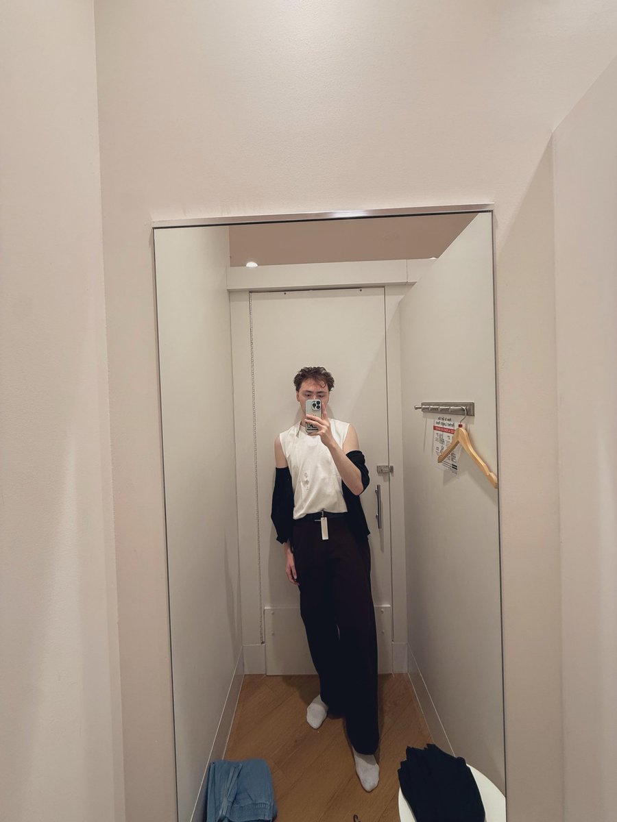 Yowskii's tweet photo. rare irl yowski https://t.co/wIXBVSlvla