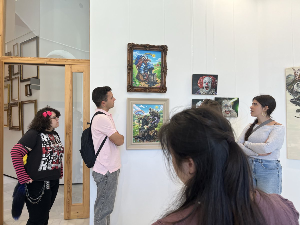 TaecUma's tweet photo. El pasado lunes 4 de mayo en La casa de socorro Promalaga visitando la exposición ‘De puertas adentro (Lejos del muro)’, por Nesui + Lalone. Reflexionamos sobre las obras y posteriormente el alumnado realizó una actividad en la que tenían que actuar como si trabajaran allí. https://t.co/Z8pavXVjwi
