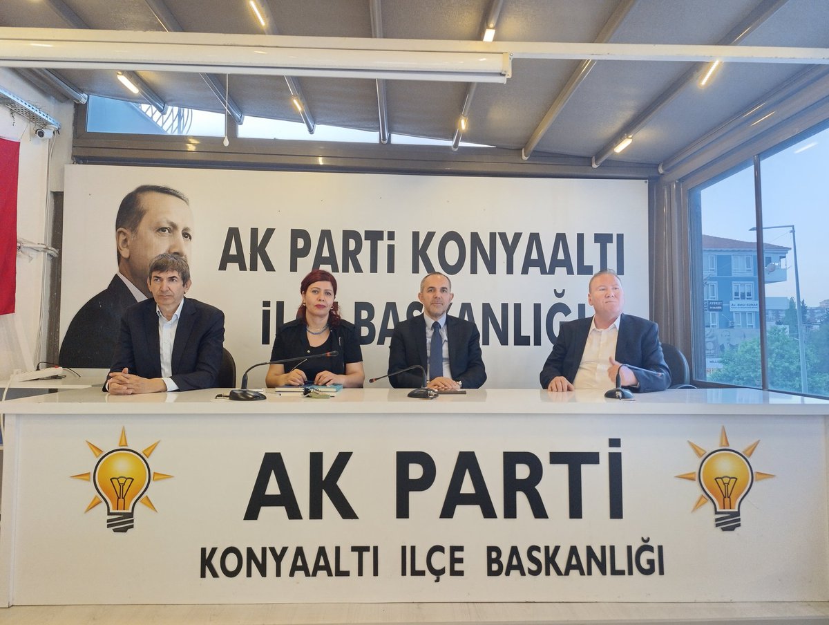 KonyaaltAk's tweet photo. İlçe Başkanımız Av.Yunus Günal, İlçe Koordinatörlerimiz ve Yönetim Kurulu Üyelerimiz ile birlikte haftalık olağan yönetim kurulu toplantımızı gerçekleştirdik.Toplantımız hayırlara vesile olsun.
@alicetin_07 
@avyunusgunal 
@akpartiantalya7 https://t.co/2beMXkoTId