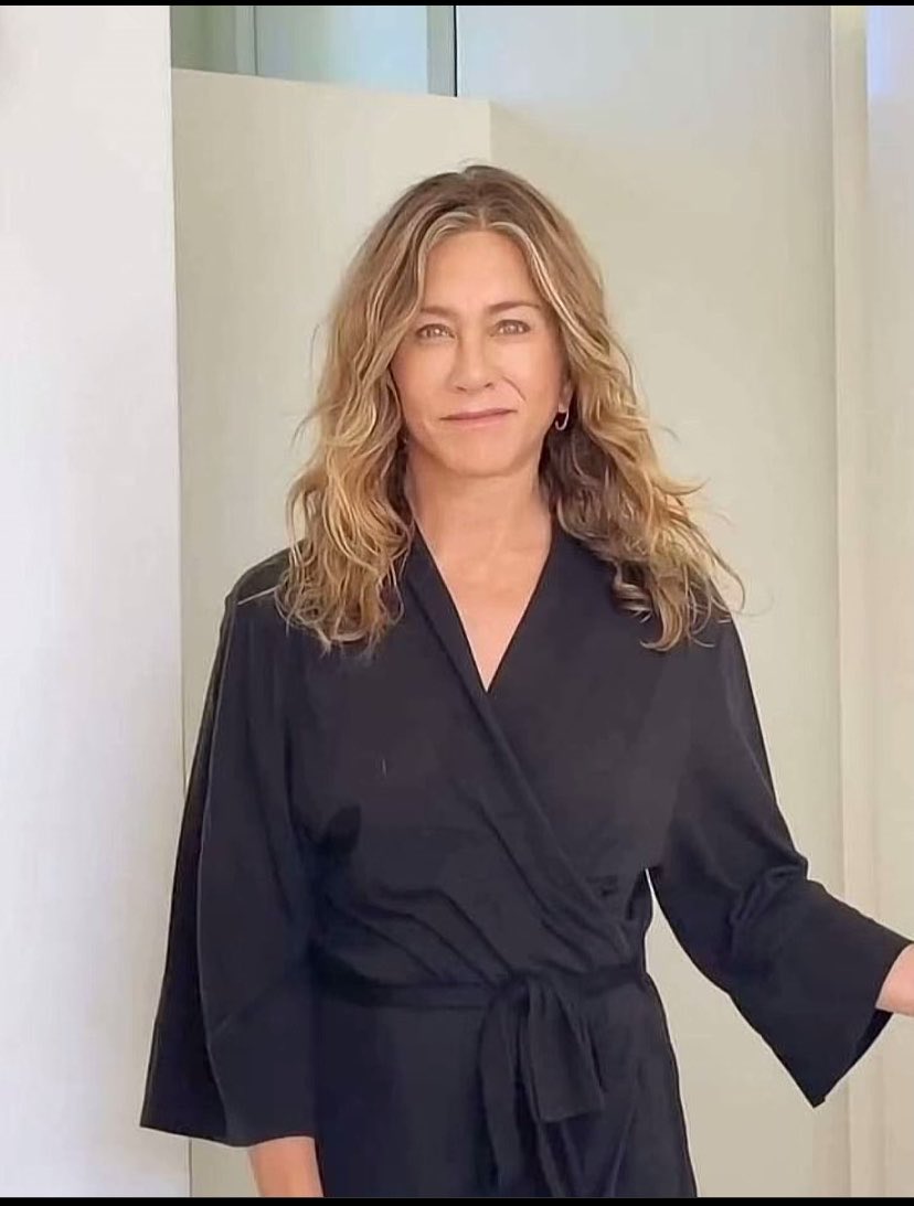 JENNIFER ANISTON tweet media