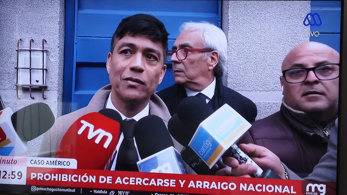 bbqchilena's tweet photo. Américo no paga lo que hizo a Yamila Reyna con Arraigo Nacional y No Acercarse.Hubo Violencia Física de PUÑOS Y PATADAS y Violencia Verbal.Debería ser mayor la pena:
Cárcel 
Sin Licencia Conducir
1 Año en AA
Trabajos Comunitarios
Mínimo! 🤬
@MinjuDDHH
@MuchoGustoMEGA
Justicia ! https://t.co/KOUxGkz4HX