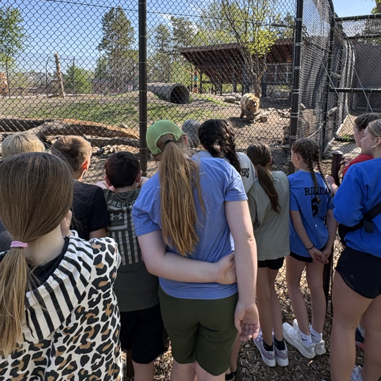 EPJSchool's tweet photo. 5th grade enjoying the zoo on their field trip. https://t.co/xTcLkNSxMc