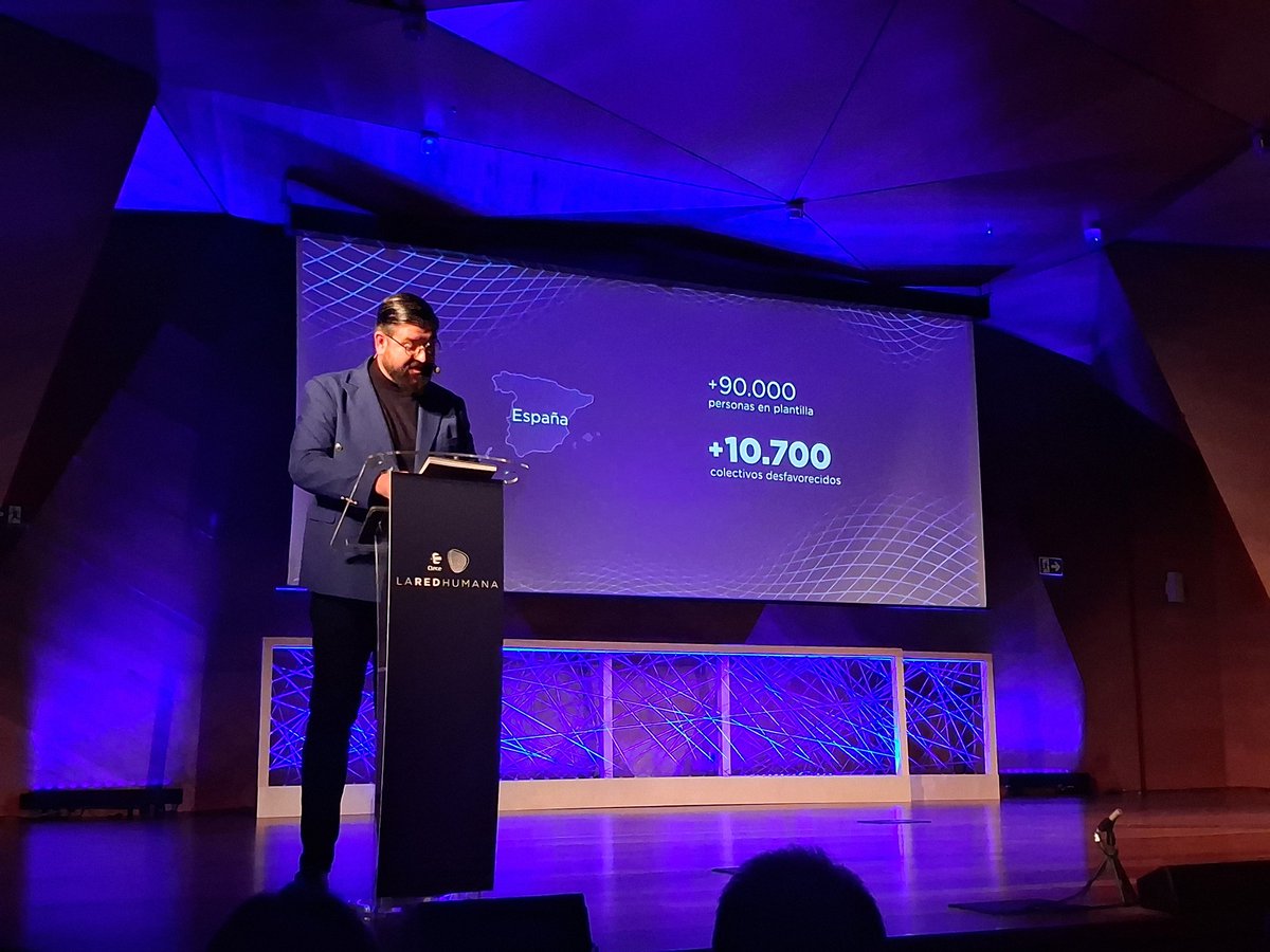 cvalderasa's tweet photo. Esta mañana hemos celebrado "La Red Humana", evento para reconocer a las más de 160 entidades públicas y sociales con las que colaboramos en Madrid para impulsar la integración laboral de personas de colectivos desfavorecidos. ¡Gracias a todas por su magnífica labor! #LaRedHumana https://t.co/XVYuaqdFMa