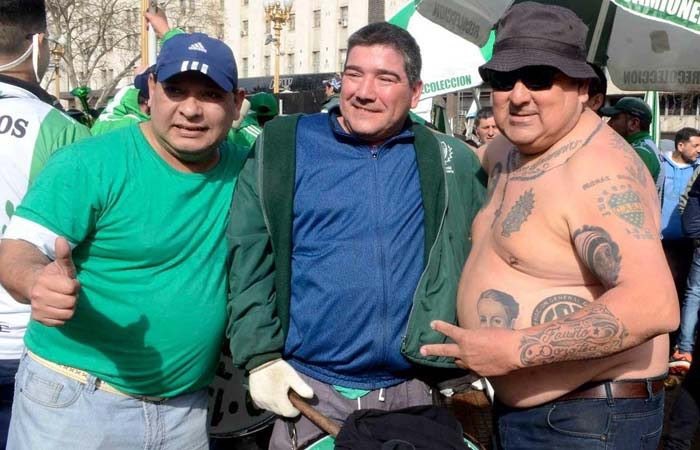 ElBichoLiberal's tweet photo. @therealbuni “Eh loco la marcha es para la educación y la universidad publica, no tiene nada que ver la política”
Los “estudiantes” de las marchas: https://t.co/RHqh5apbFM