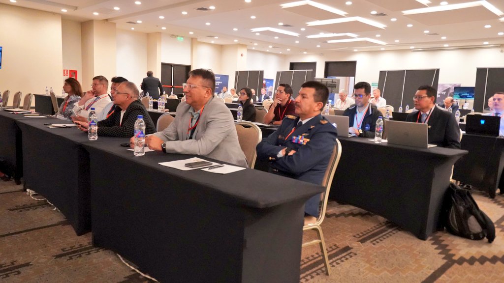 DGAC_Ecuador's tweet photo. ✈️🌦️ Personal de la @DGAC_Ecuador presente en #HydrometLATAM 2026 realizado en Quito. La meteorología aeronáutica garantiza operaciones más seguras y eficientes, beneficiando a pasajeros, tripulaciones y a la  conectividad aérea del Ecuador. 🇪🇨 https://t.co/7dkDwbXu6Z