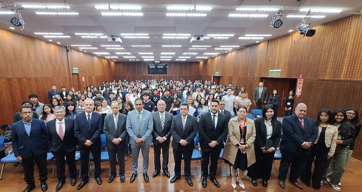 USMP_oficial's tweet photo. 🎓🤝 La Facultad de Ciencias Administrativas y RRHH de la USMP realizó la XX Jornada de Intercambio de Experiencias Empresariales y de Negocios.

📌 El ministro de Trabajo, Dr. Oscar Fernández Cáceres, presentó la ponencia “Estrategias de Formalización Laboral 2026-2040”.

#USMP https://t.co/Kc2wkcZv8V