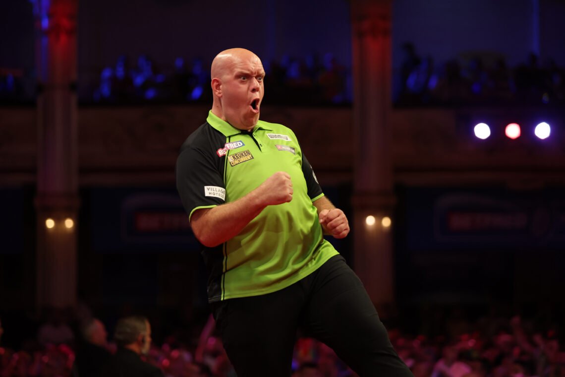 dartingupdates's tweet photo. WHAT HAS JUST HAPPENED!!!

🇳🇱 Michael van Gerwen has just fired in his second highest average ever - 122.34 - to beat 🇩🇪 Martin Schindler 7-0

Insane stuff from MvG!!! https://t.co/ueVV1S1rfo