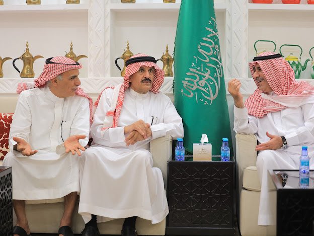 BUKQsa's tweet photo. إشادة .. وشكر وتقدير ..

وفي ختام الزيارة أشاد محافظ #عنيزة ورئيس وأعضاء #لجنة_أهالي_عنيزة بما شاهدوه في المحافظة من معالم أثرية وتاريخية وتنموية ومشاركات الأهالي المتنوعة في تنمية المحافظة وأعربوا عن شكرهم لمحافظ #البكيرية و لـ #لجنة_أهالي_البكيرية على الدعوة ولحسن الاستقبال . https://t.co/UDT84k7IWt