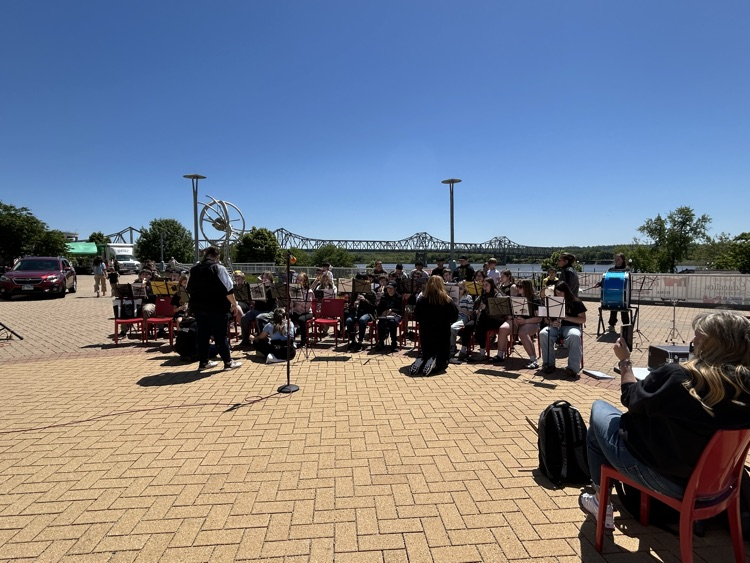 PCschools535's tweet photo. The PCJH &amp; PCHS band &amp; chorus performed at the Peoria Riverfront Museum.  It was a great day! Thank you to PC Music Boosters and PCEF for your support of the trip to allow our students to perform at a variety of events. https://t.co/CycmSkwwyU
