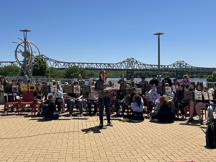 PCschools535's tweet photo. The PCJH &amp; PCHS band &amp; chorus performed at the Peoria Riverfront Museum.  It was a great day! Thank you to PC Music Boosters and PCEF for your support of the trip to allow our students to perform at a variety of events. https://t.co/CycmSkwwyU