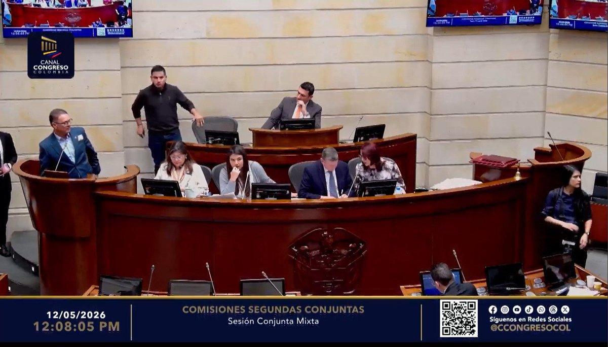 AnaldexColombia's tweet photo. #AEstaHora nuestro vicepresidente Técnico, @DRengifog, interviene en el Congreso de la República, donde la Comisión Segunda del Senado discute el proyecto acumulado del Régimen Sancionatorio Aduanero y de Decomiso de Mercancías. https://t.co/AhpA5HflPR