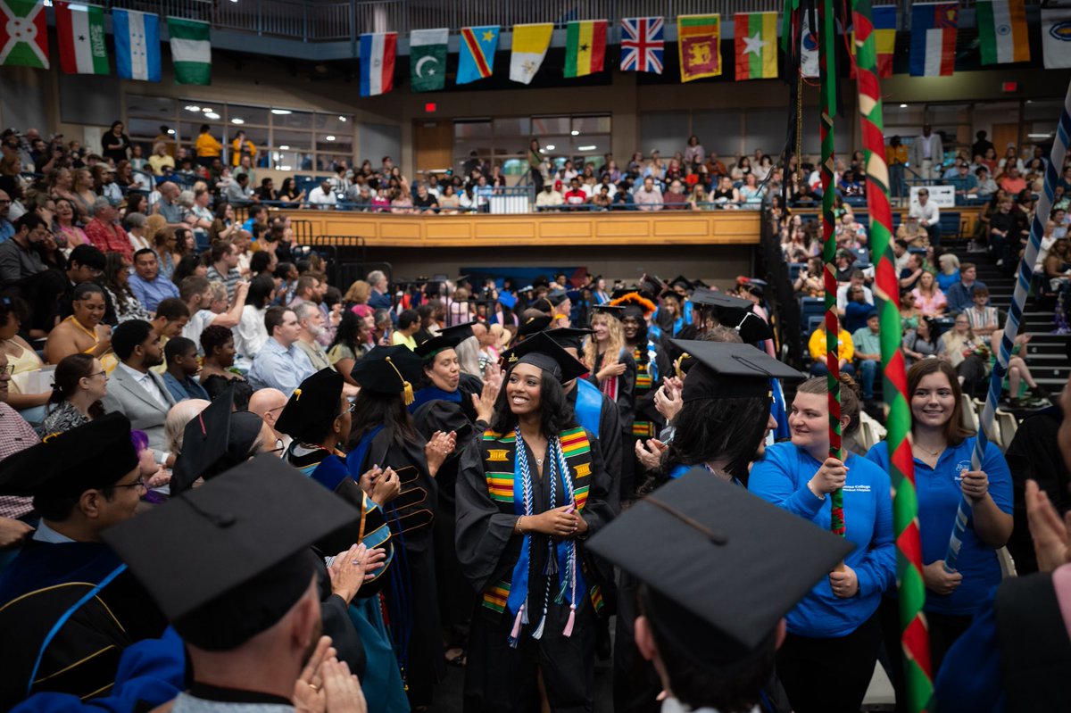 GovAndyBeshear's tweet photo. For over 150 years, @bereacollege has taught the importance of kinship and community, guiding leaders to do great things as they build a better future. It was an honor to congratulate the Class of 2026 and wish them well as they enter this next chapter with promise and hope. https://t.co/yiqR0Nagsw