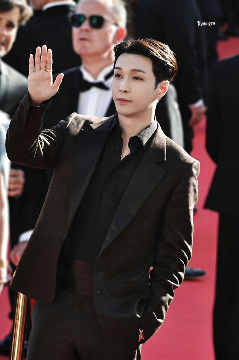 YuXING1012's tweet photo. 260512 @layzhang | CANNES https://t.co/9dQopVmJsG