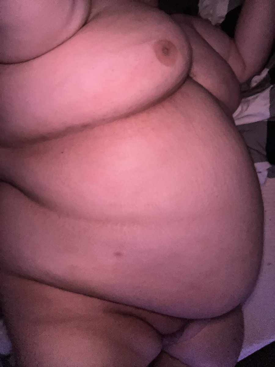 mmmmfatbitches's tweet photo. Anyways happy tummy Tuesday hehe https://t.co/QYOnnQt5WI