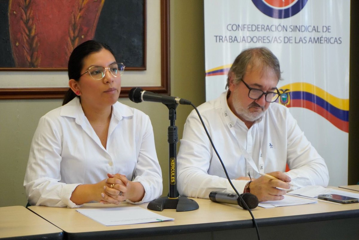 prensaceosl's tweet photo. 🚨 @AngieToapantaV, en representación de la Unión Nacional de Trabajadoras del Hogar y Afines (UNTHA), denunció las trabas impuestas por el Estado para impedir el avance del primer contrato colectivo de las trabajadoras remuneradas del hogar y afines.

La UNTHA representa a cientos de mujeres en varias provincias del país y defiende derechos históricamente negados: trabajo digno, salario justo, protección frente a la explotación, la violencia de género y la precarización.

Este caso no es menor: expresa una deuda estructural con las trabajadoras del hogar, un sector feminizado, invisibilizado y por décadas relegado. Bloquear su negociación colectiva es negarles voz, organización y justicia laboral.

Sin derechos para las trabajadoras del hogar, no hay democracia plena.

#MisiónSindicalInternacional #Democracia #LibertadSindical