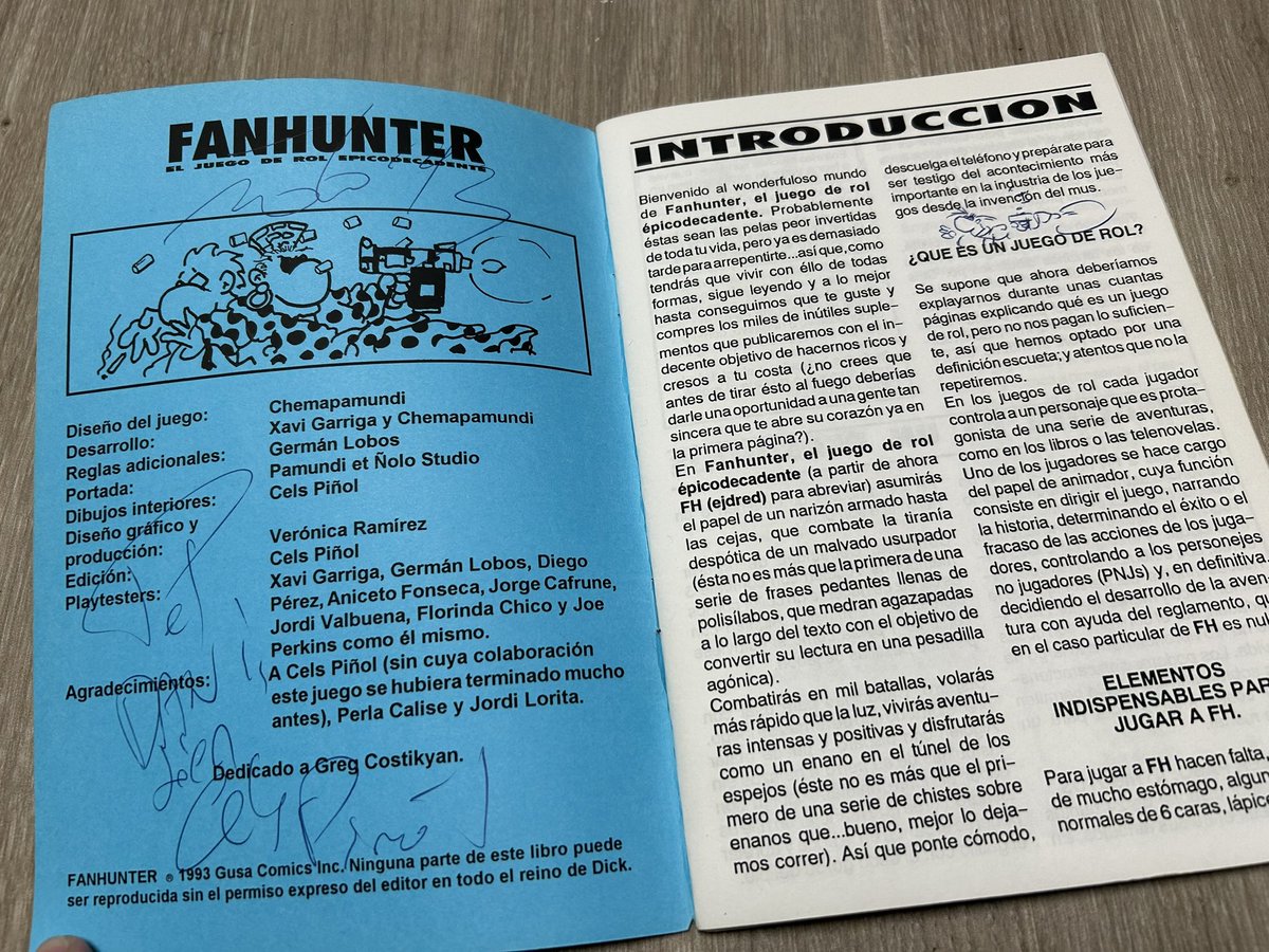 chrislan2k's tweet photo. @Shadowlandsed @celspinol @fanhunterworld ¿Dónde andarán todas las fichas y las aventuras que escribí como Máster durante los últimos años de instituto? Lo que sí conservo con un cariño enorme es el manual original formado por Cels y el recuerdo de esas jornadas roleras en Sabadell en las que conocí a toda la tropa 🔝 https://t.co/gCpFLWKhzf