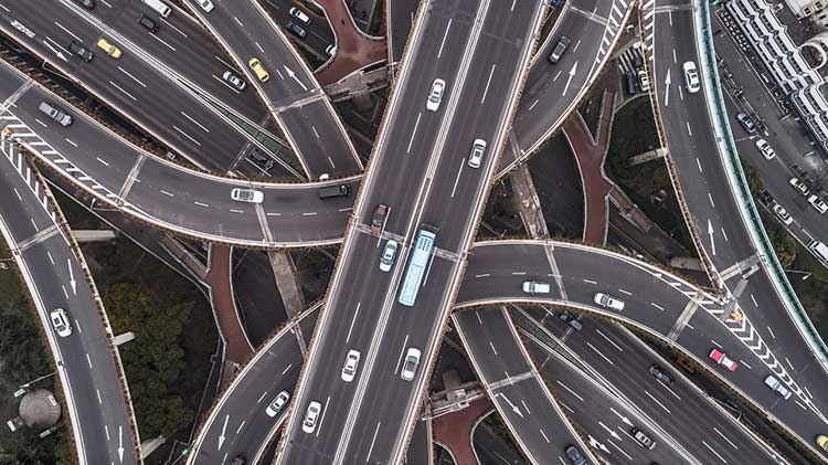 MisterInsurance's tweet photo. Want a safer commute? There are things you can do to help make sure you commute safely, such as eliminating distractions. Read these tips from State Farm. https://t.co/ULn1Q6kmAk https://t.co/2ZcALdPfMh