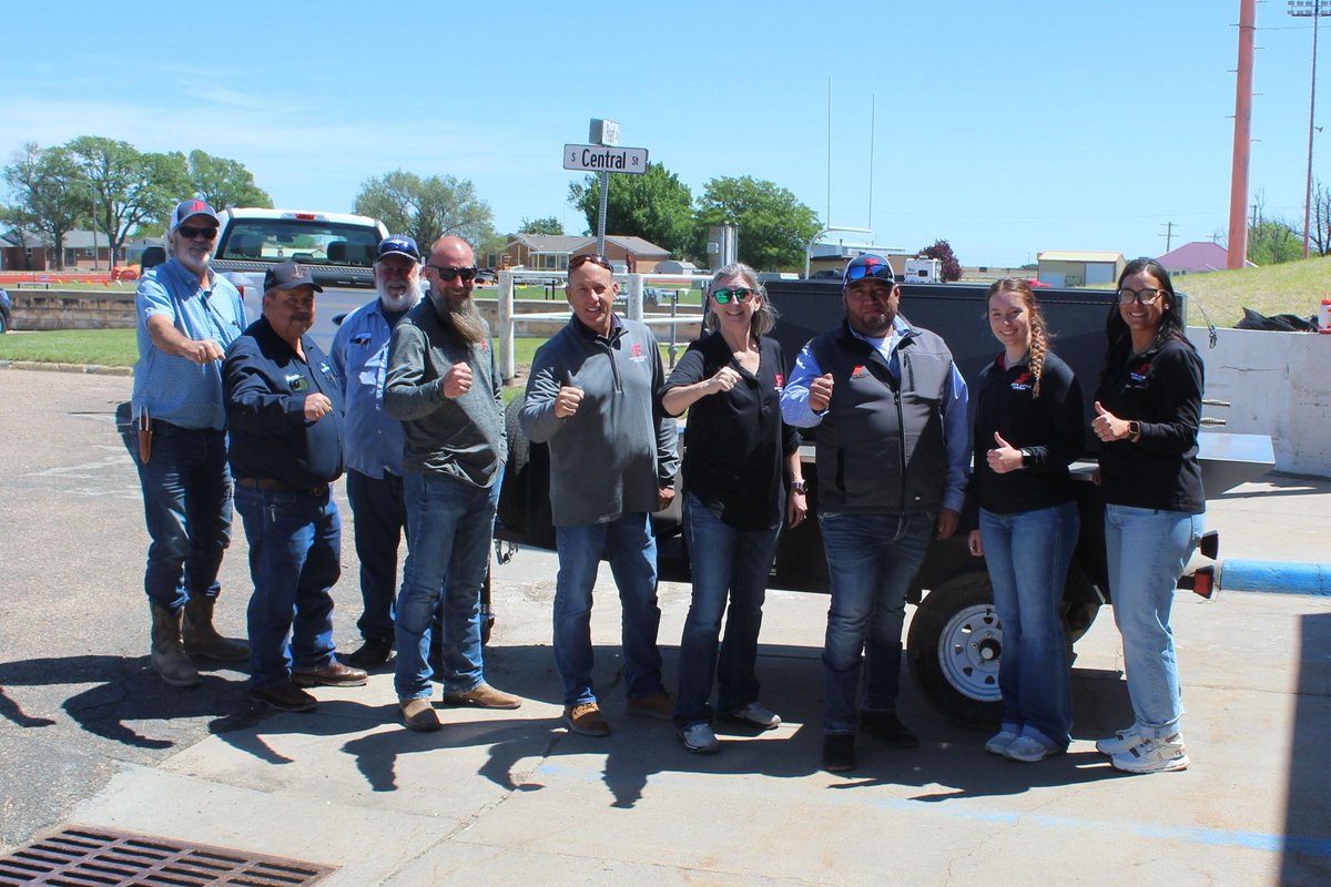 footecattle's tweet photo. We had another great day feeding the students at USD 482 Dighton Schools last Thursday, May 7th! Supporting rural communities and building connections with the next generation has always been important to us, and we’re proud to continue that tradition during #BEEF Month. https://t.co/QDk2l9M0Bu