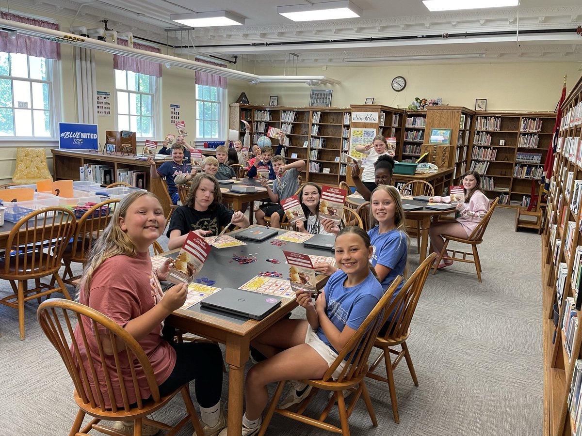 HPCS_Library's tweet photo. Ms. Edgell’s class was the first class to return all of their library books. Way to go! 💙 @hpcs https://t.co/9Heo6qqJle