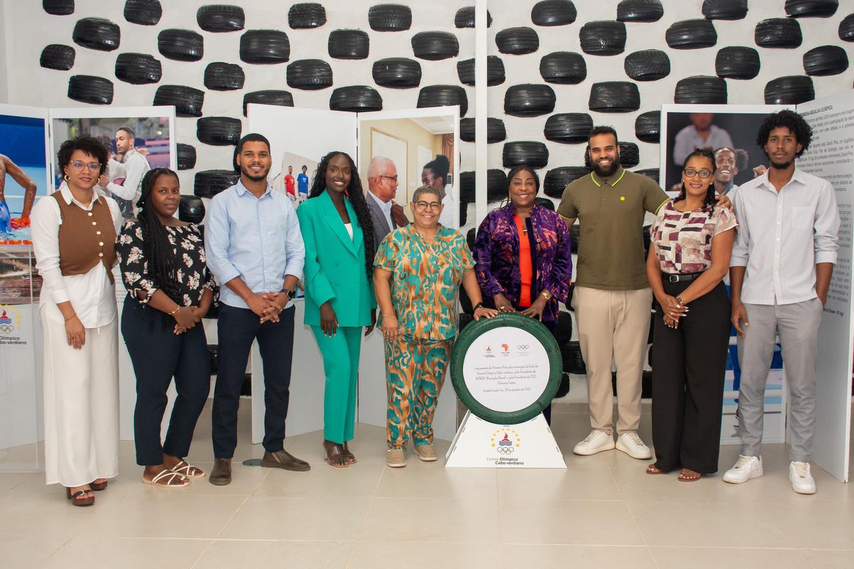 fatma_samoura's tweet photo. Thk yu to Filomena Fortes for inviting me to visit Cape Verde National Olympic Committee HQ. Congratulations to yu &amp; 2 yr team 4 the great work. The ecofriendly HQ is a major step towards sustainability. An example of sport &amp; sustainability working together for the future.
#CIO https://t.co/9RABSAbBSK