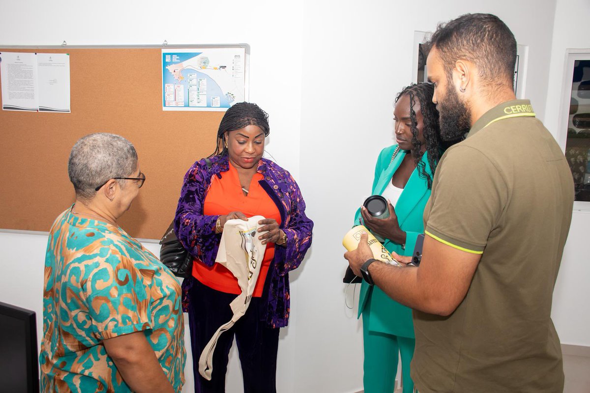 fatma_samoura's tweet photo. Thk yu to Filomena Fortes for inviting me to visit Cape Verde National Olympic Committee HQ. Congratulations to yu &amp; 2 yr team 4 the great work. The ecofriendly HQ is a major step towards sustainability. An example of sport &amp; sustainability working together for the future.
#CIO https://t.co/9RABSAbBSK