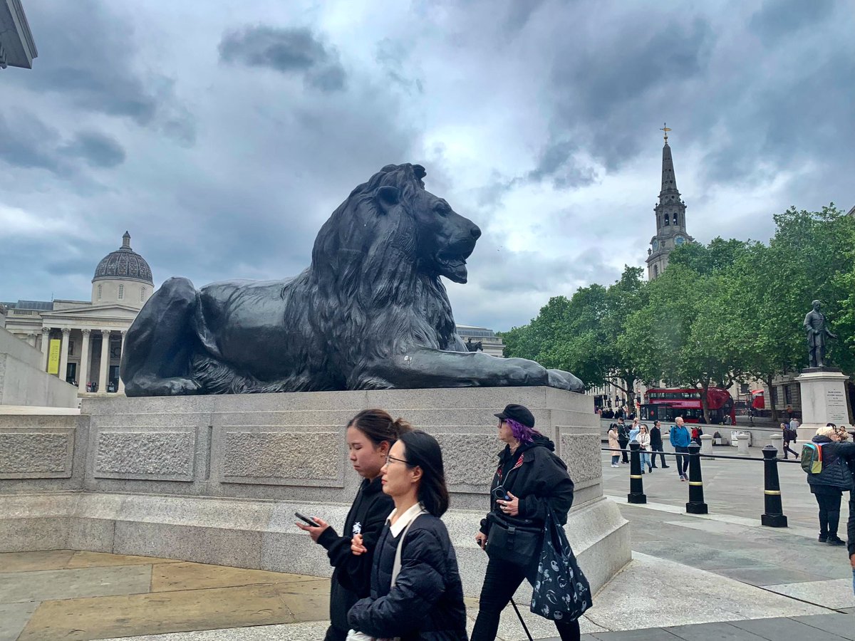 ruths_gallery's tweet photo. As we passed Trafalgar Square this afternoon in the 139 bus dark clouds completely covered the beautiful blue sky we had been enjoying.
#london #loveukweather @visitlondon #trafagarsquare #clouds @visitlondon #gotolondon @SallyWeather https://t.co/rfB40esJuC