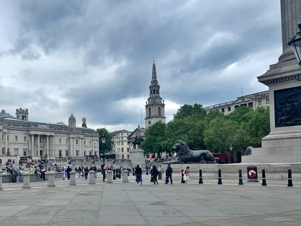 ruths_gallery's tweet photo. As we passed Trafalgar Square this afternoon in the 139 bus dark clouds completely covered the beautiful blue sky we had been enjoying.
#london #loveukweather @visitlondon #trafagarsquare #clouds @visitlondon #gotolondon @SallyWeather https://t.co/rfB40esJuC