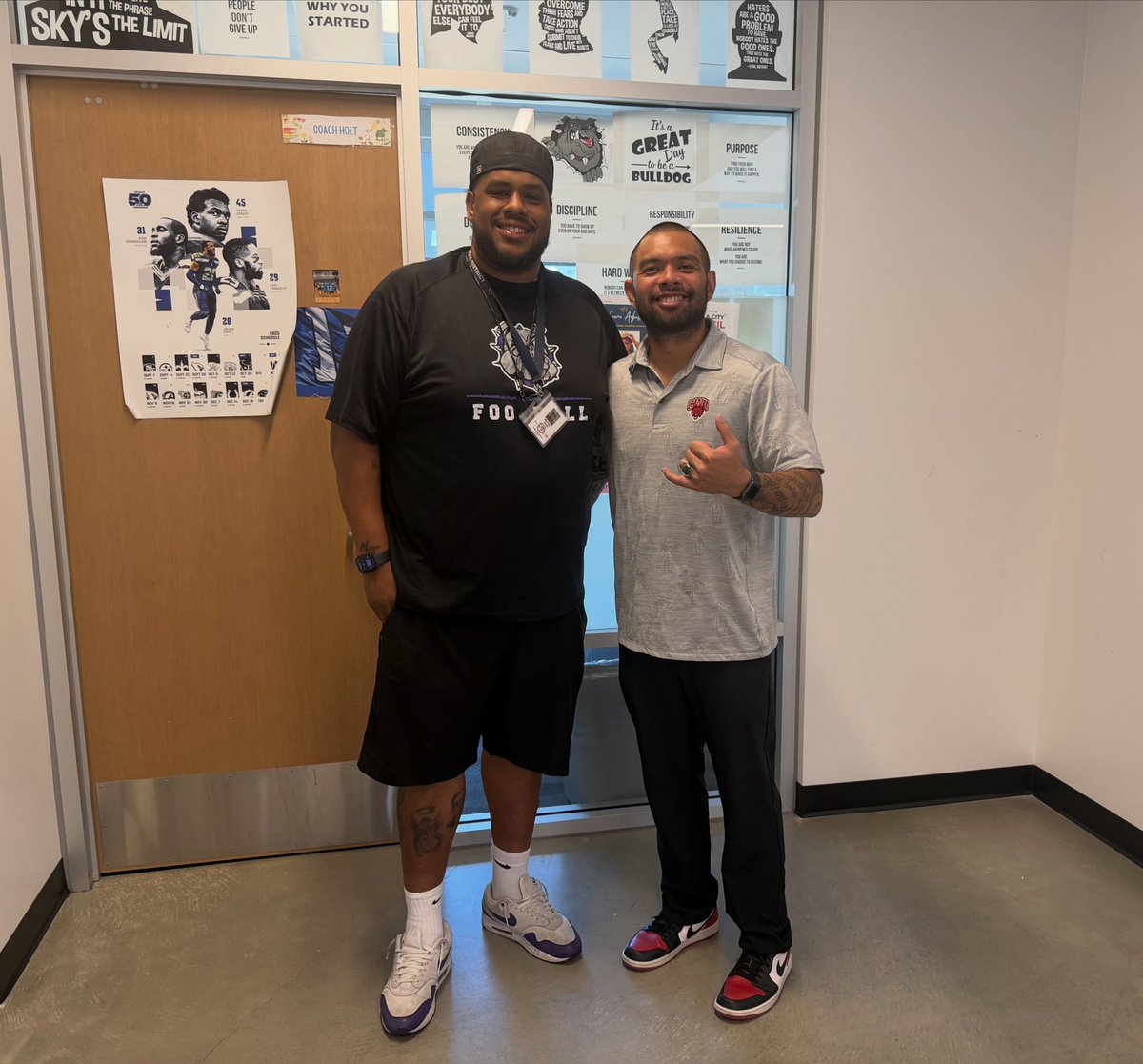 FosterHSFB's tweet photo. Thanks to Coach Samson Anguay from @cwu_football for stopping by Foster HS to learn more about the Bulldogs and our football program. We appreciate you taking time out of your busy schedule to visit with us! College Coaches are always welcome at Foster HS! https://t.co/92RpwscqSI