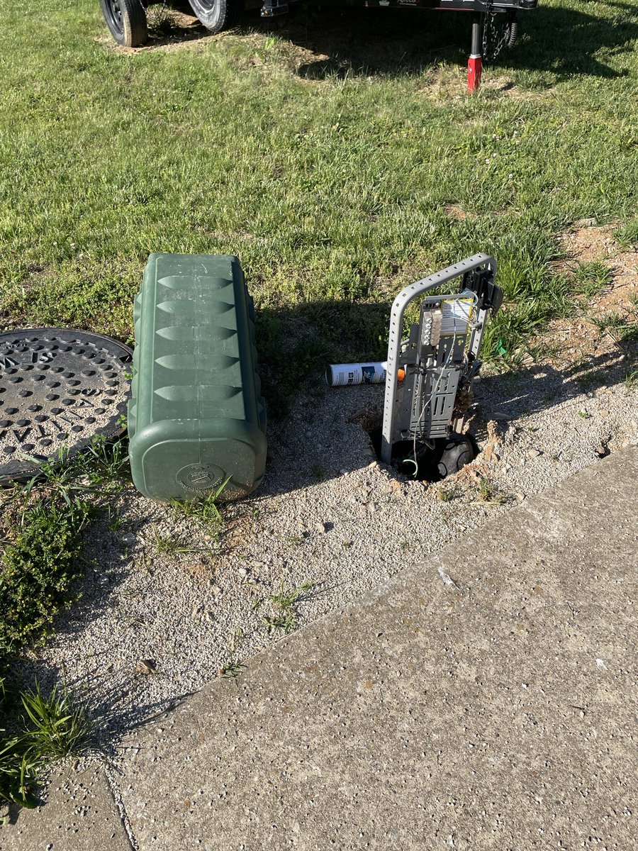 MalaShadow's tweet photo. @Verizon @verizonfios @VerizonSupport 

You have an unsecured box, I have been trying to contact you for hours. When I got someone, they told me to stay away and transferred me to engineering, then transferred me to another engineering, then transferred me to AI support again. https://t.co/JbGppMGARR