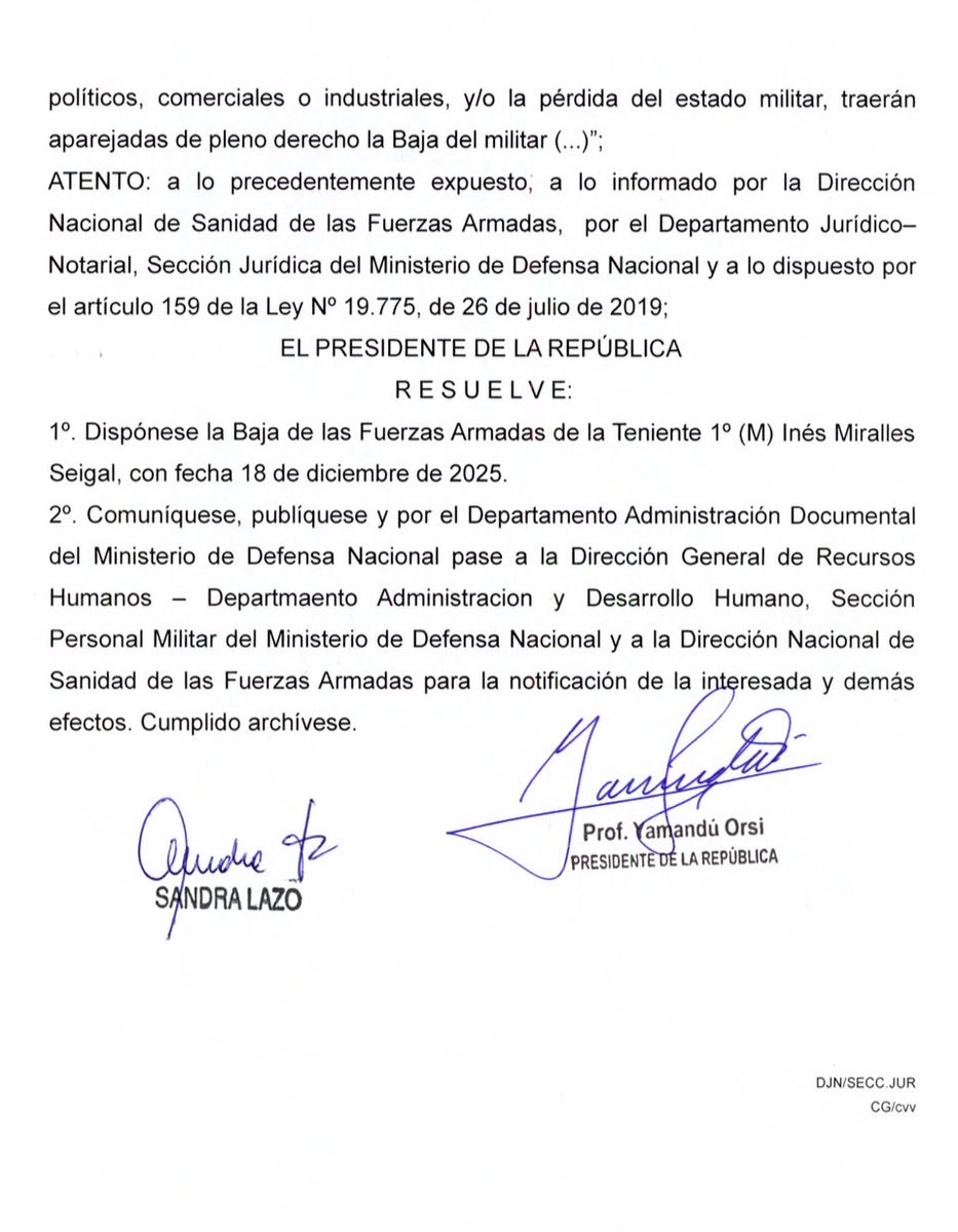 igalvar71's tweet photo. 🔴 CASO ANESTESISTA: DOCUMENTOS EXCLUSIVOS
La sentencia contra la médica condenada por el homicidio de la pediatra Soledad Barrera, le impuso arresto domiciliario nocturno por 24 meses. 
Y mientras la ministra de Salud, Cristina Lustemberg le bajó la sanción de cinco a tres años, la ministra de Defensa, Sandra Lazo, decidió cesarla del Hospital Militar con la firma de Yamandú Orsi. 
Escuchá el informe acá👇