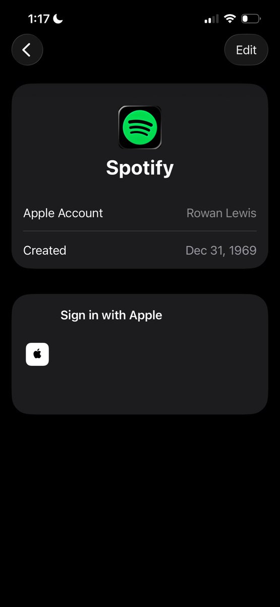 RowanLe60057130's tweet photo. @SpotifyStatus im so confused😭😭 https://t.co/9wznqjyDxU