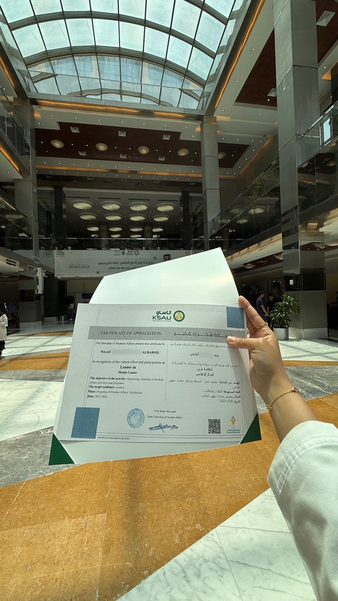 wev201's tweet photo. الحمدلله هذي السنة كانت جميلة بكل تفاصيلها 
سعيدة جدًا بقيادتي للإعلام في نادي الطلاب والبرامج🤍

ورغم أني كنت بفترة الامتياز، إلا إن علاقتي وتعلقي بالجامعة زادت أكثر
بشتاق يالجامعه وانتم بتشتاقون لي بعد😔🤍🤍🤍🤍🤍! https://t.co/uYeb8yzFba