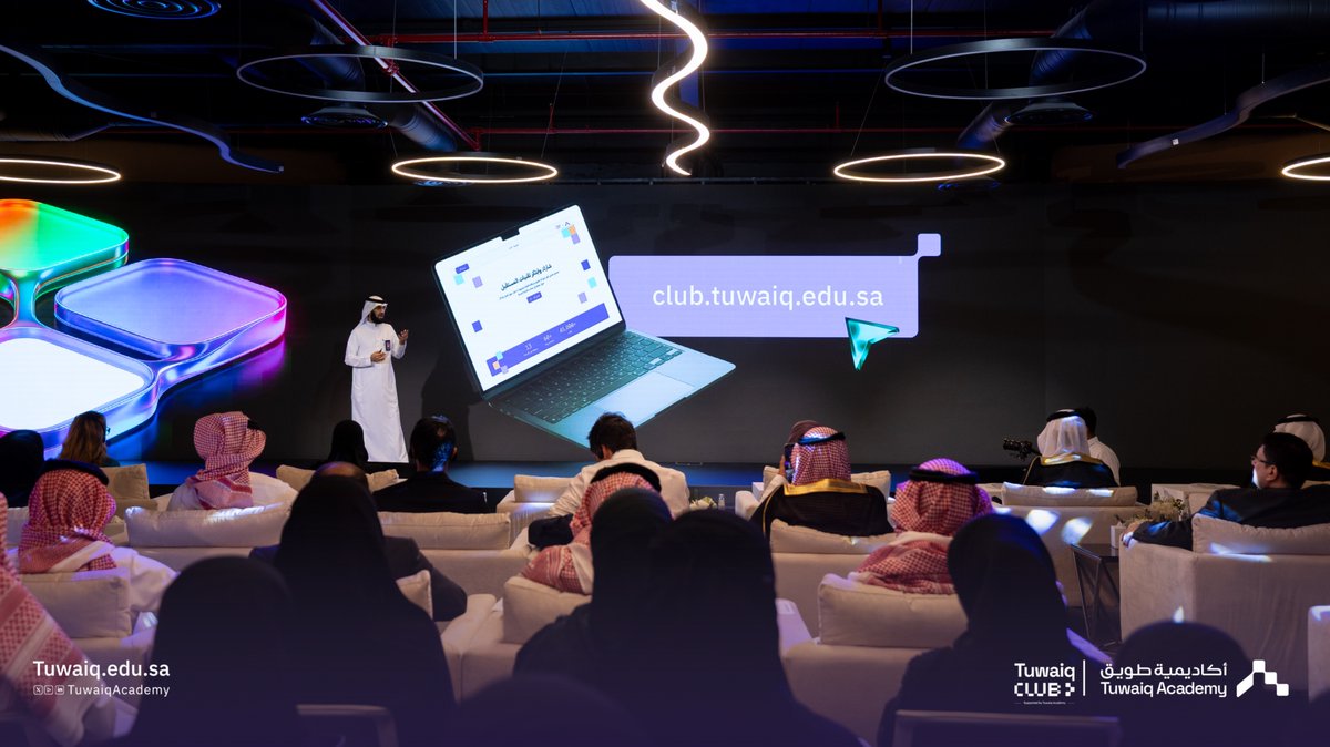 TuwaiqClubs's tweet photo. من حفل تدشين أندية طويق ⛰️🇸🇦

في 16 جامعة حول المملكة؛ لتطوير قدرات طلبة الجامعات في التقنيات المتقدمة وفق احتياجات سوق العمل. https://t.co/o1eZkg6MIu