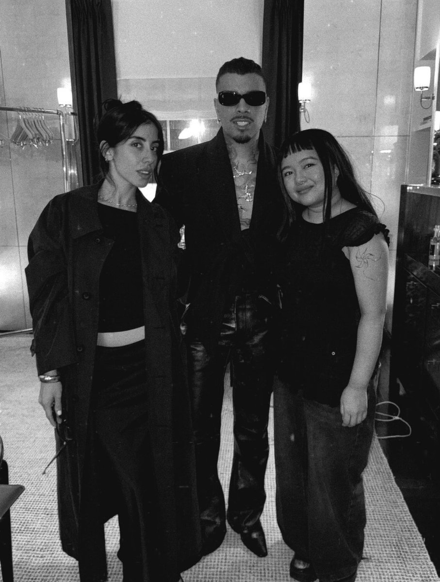 culerlily's tweet photo. Rauw looks so tall here no one would believe he’s actually 5’8 https://t.co/mgvCjjbyXd