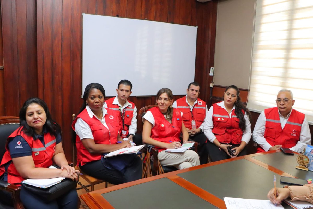 GoberManabi's tweet photo. Durante este encuentro se dialogó sobre mecanismos de cooperación y trabajo interinstitucional que permitan fortalecer la atención humanitaria y social en la provincia. https://t.co/iZCULONzDO
