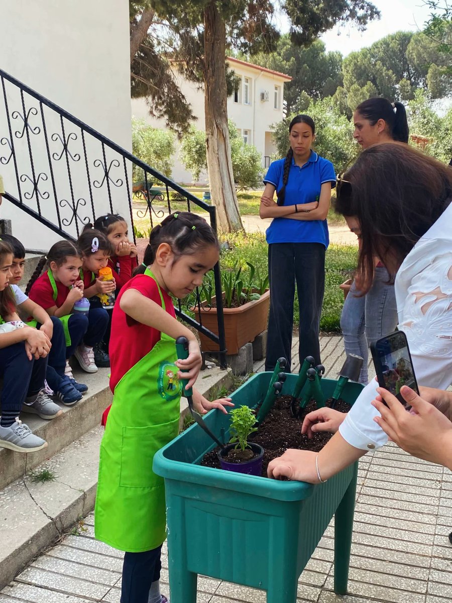 atcaataturkilk1's tweet photo. 📌 Minik üreticilerimiz, minik çiftçilerimiz Atça Şehit Ufuk Demirkıran MTAL'nde "Çiftçi Çocuk Atölyesi" etkinliğine katıldılar. 

@tcmeb
@mehmetyigitmem 
@Aydin_MEM
@MehmetMadran09 
@SultanhisarMEM
@AtcaSUDMTAL
#TürkiyeYüzyılıMaarifModeli https://t.co/jUXd78b0xC