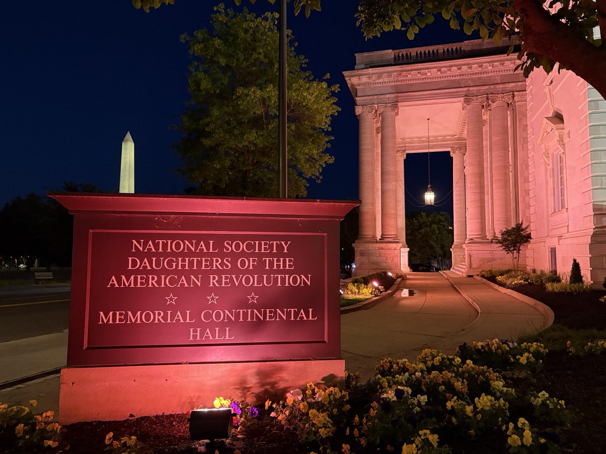 ANANursingWorld's tweet photo. This National Nurses Week, the American Nurses Association set a new record for #NursesLightUpTheSky—250+ buildings across 41 states, Washington, D.C., 3 territories, and 3 countries: the United States, Lebanon, and Saudi Arabia.

#ThePowerOfNurses #NursesWeek https://t.co/g27Y3Bvaty